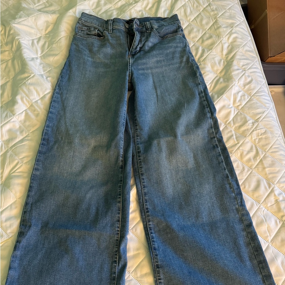 Banana Republic Women’s Classic Blue Wide Leg jeans